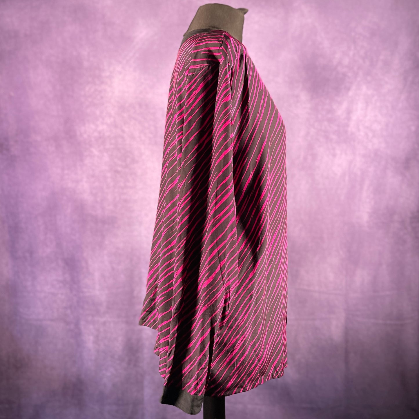 Vintage 1980s Women's Guy Laroche Silk Shirt Black Pink Button Up