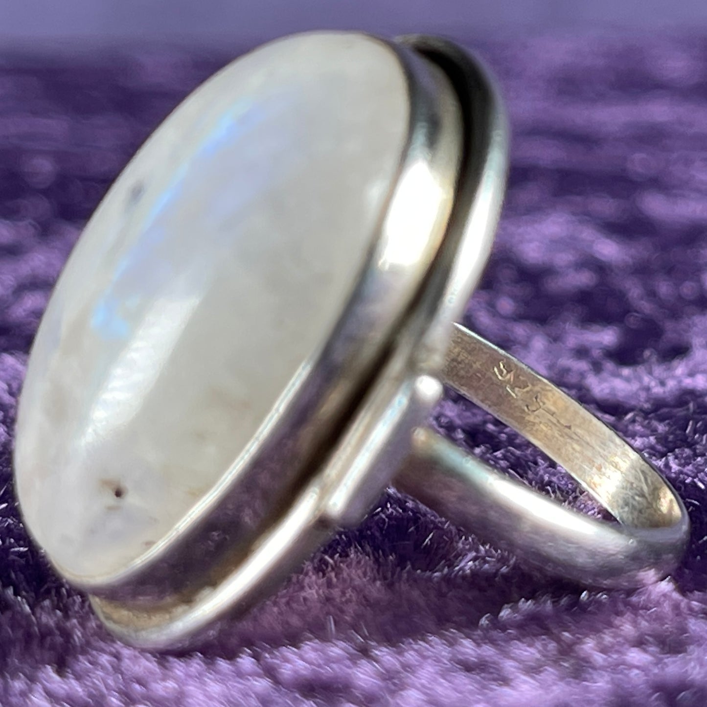 Vintage Sterling Silver 925 Large Oval Moonstone Ring Size R.5 / 8.75