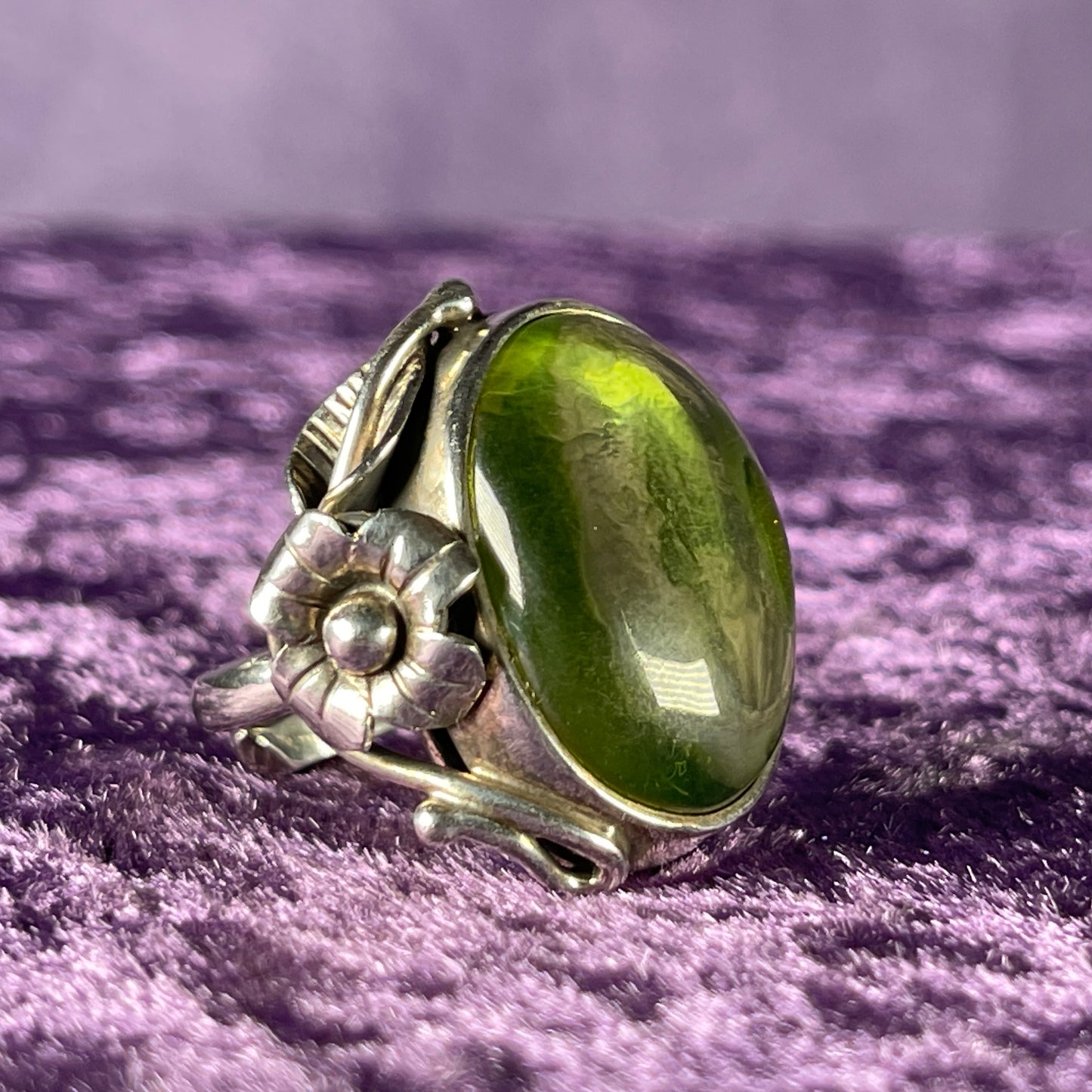 Vintage 925 Sterling Silver Flower with Green Stone Ring Size R / 8.5 Adjustable