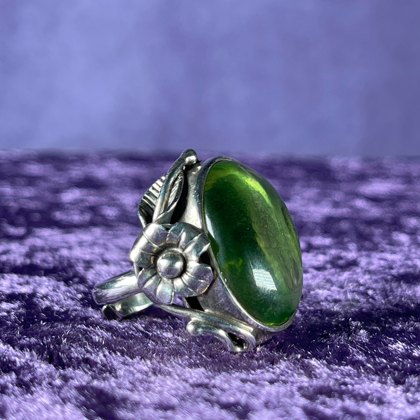 Vintage 925 Sterling Silver Flower with Green Stone Ring Size R / 8.5 Adjustable