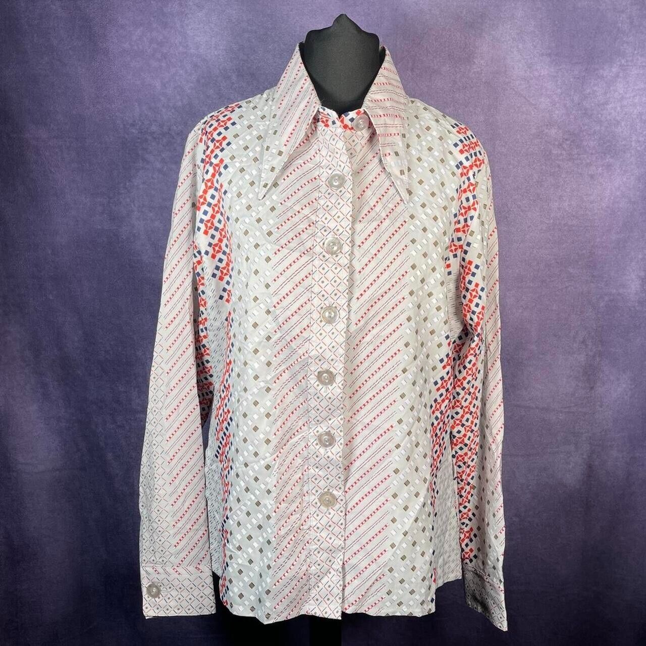 Vintage Ladies 1970s Dagger Collar Grey Red Blue Geo Pattern