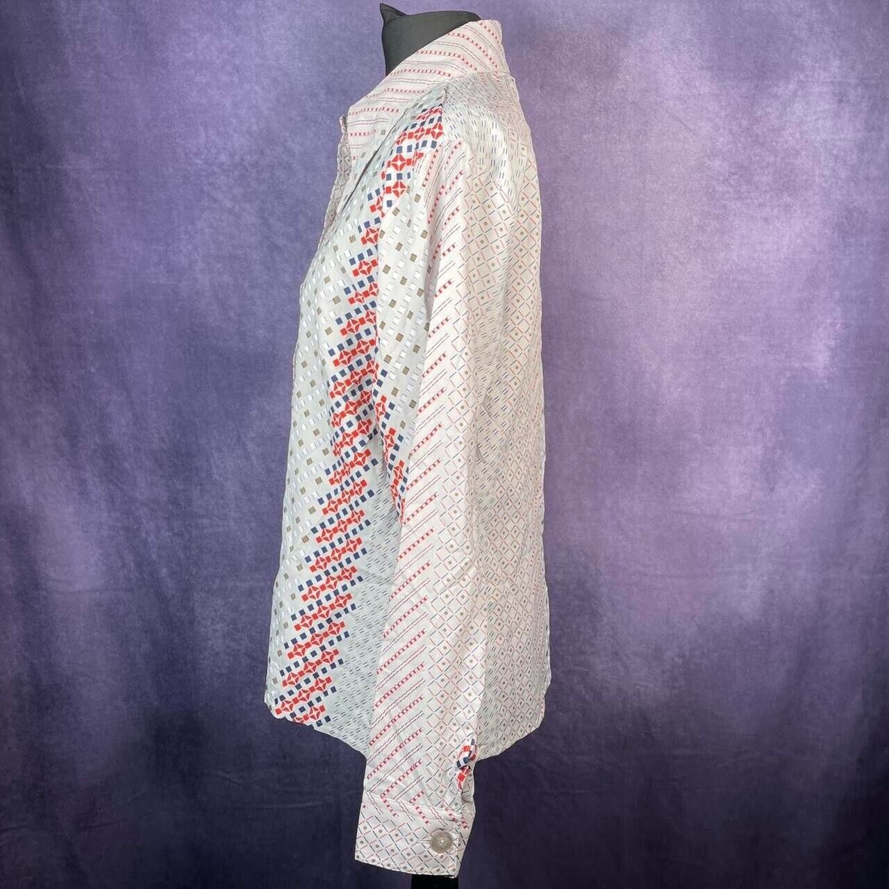 Vintage Ladies 1970s Dagger Collar Grey Red Blue Geo Pattern