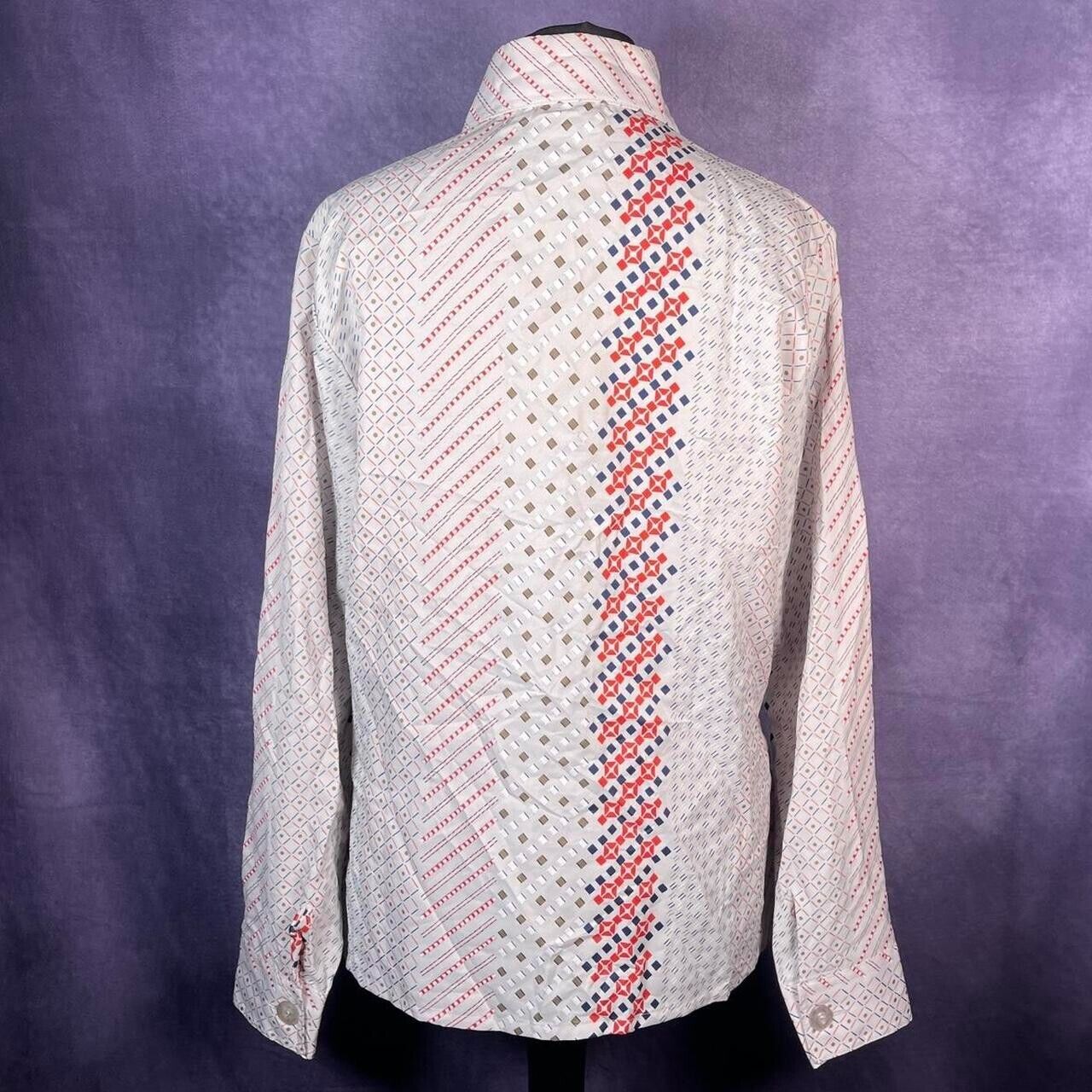 Vintage Ladies 1970s Dagger Collar Grey Red Blue Geo Pattern