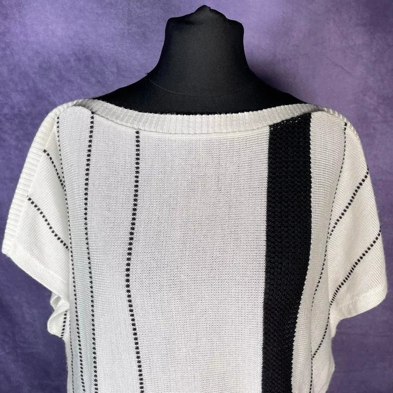Vintage 1980s C&A Ladies Sleevless Sweater White Black Stripes Pattern Size XXL