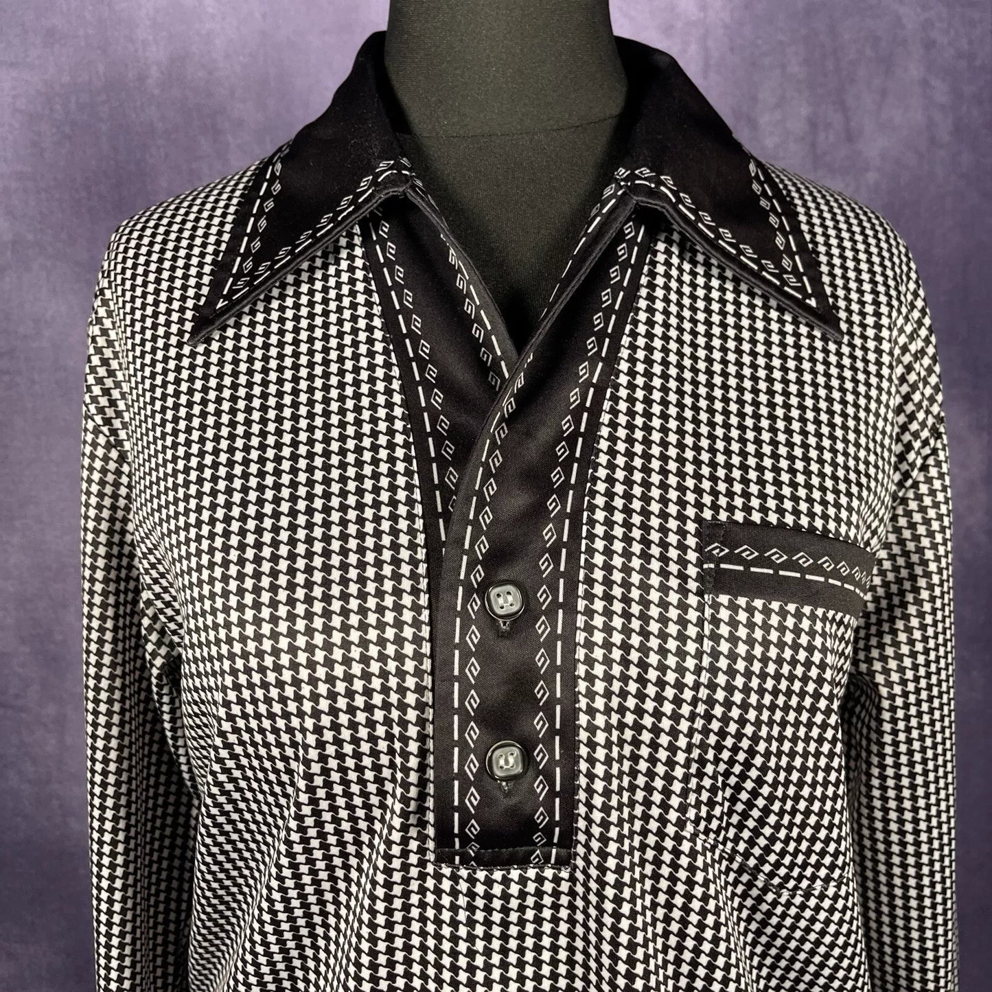 Vintage 70s Black White Mens Dogtooth Polo Dagger Collar Shirt Rockabilly