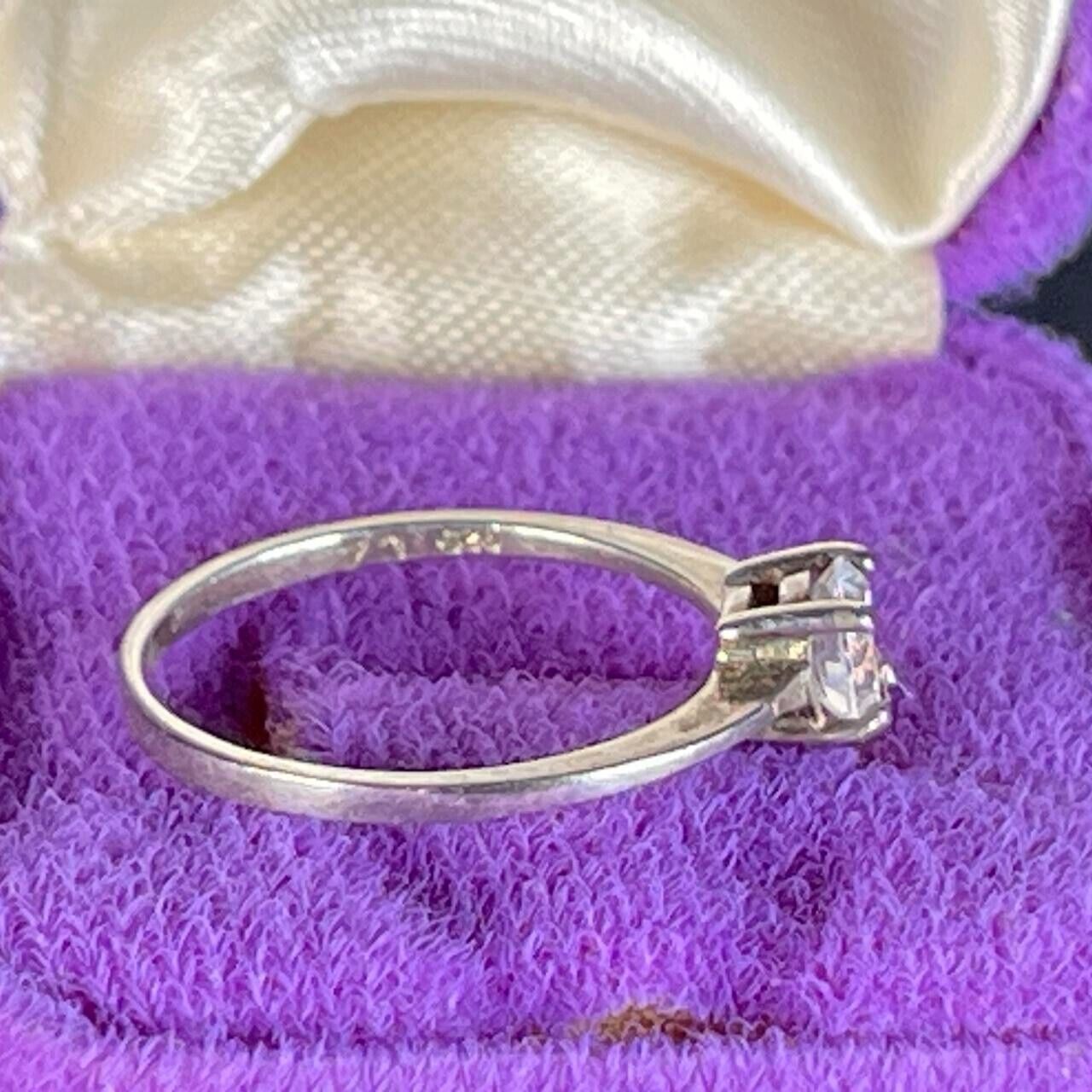 Vintage Sterling Silver 925 Band Zirconia Stone Ring