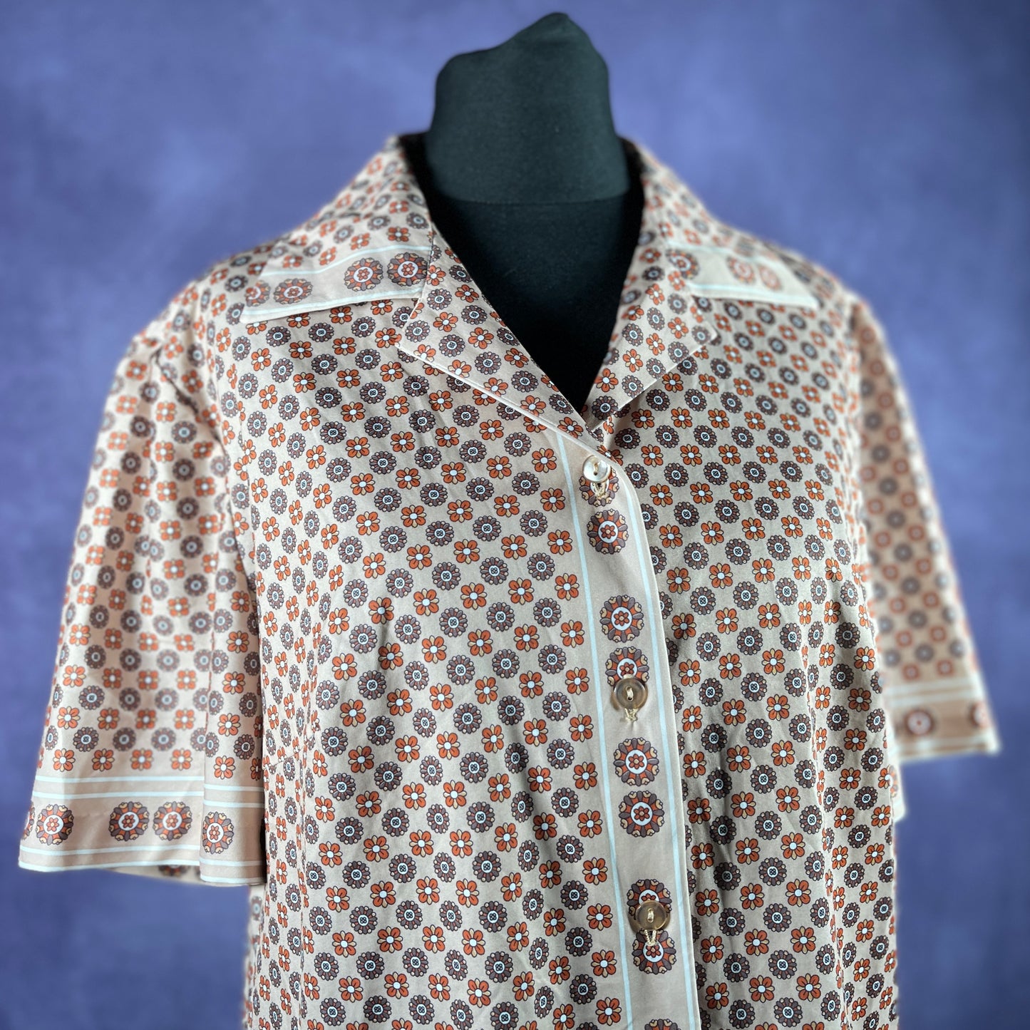 Vintage 1970s Womens Flower Shirt Beige Brown Short Sleeve Shirt