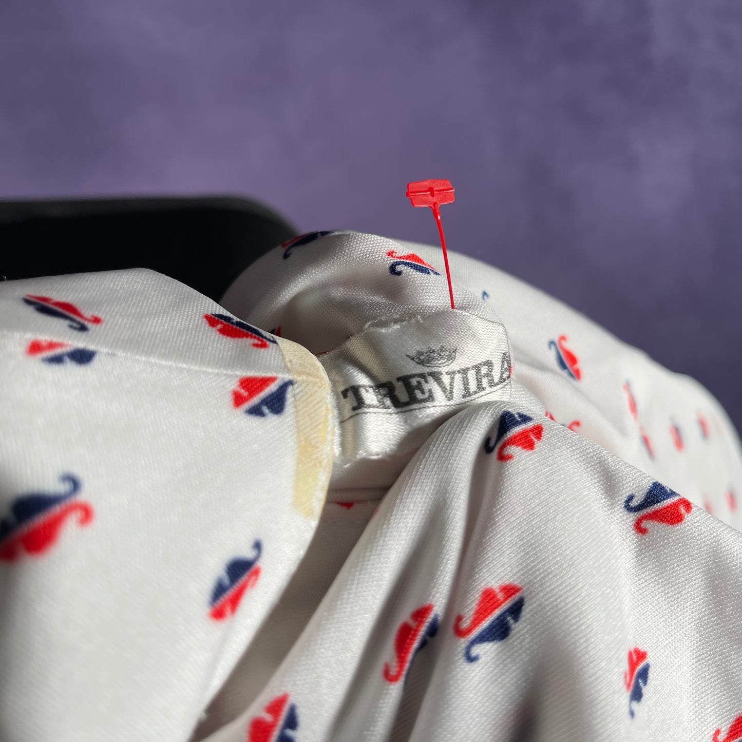 Vintage 1970s Women's Trevira White Red Blue Pattern Short Sleeve Shirt Half Button